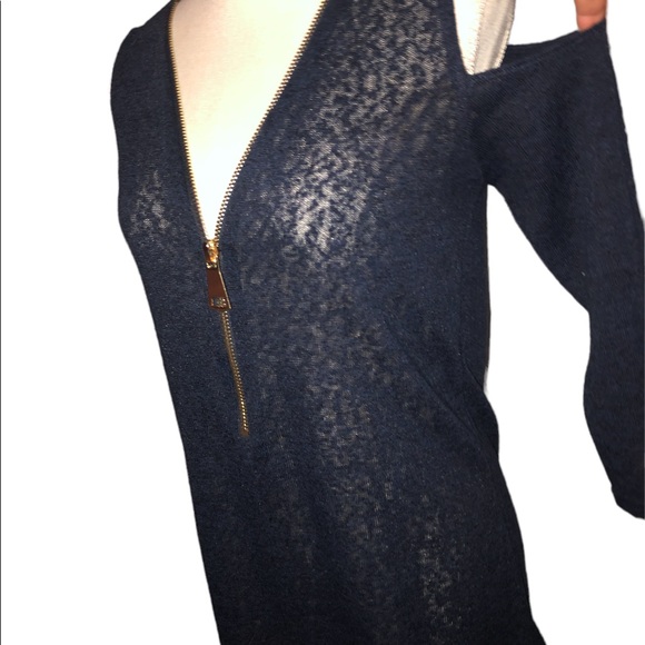 Cold shoulder zip front 3/4 sleeve sweater - Picture 2 of 7